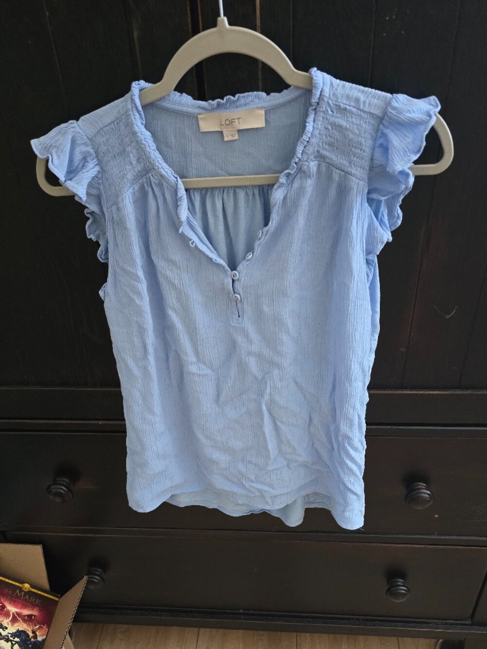 Loft flutter blue sleeve blouse with a ruffled neck and button detailing Size S